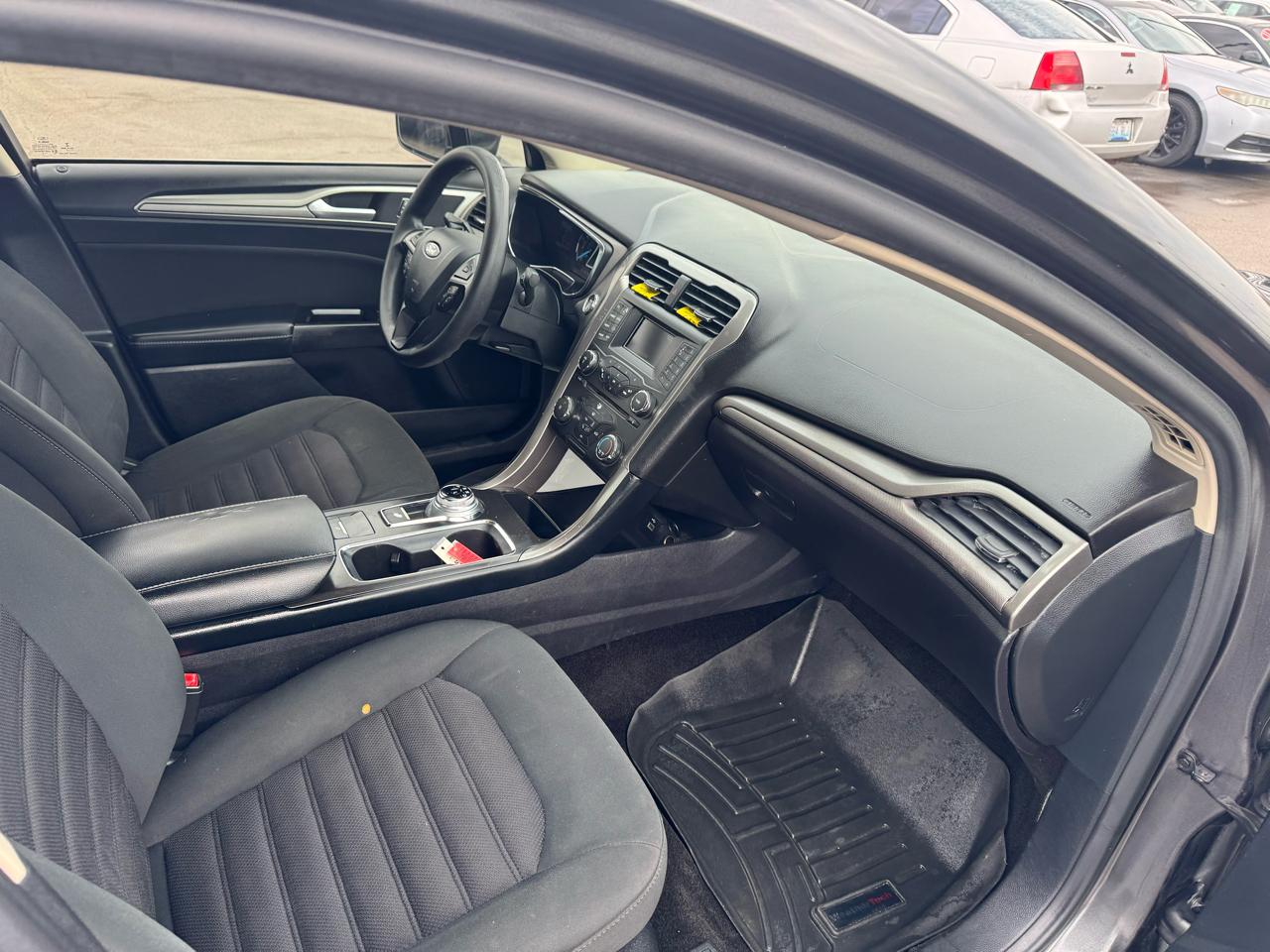 Ford Fusion SE FWD 2017