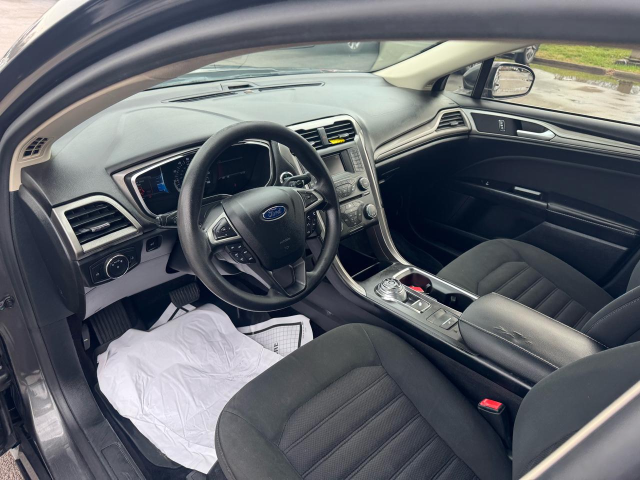 Ford Fusion SE FWD 2017