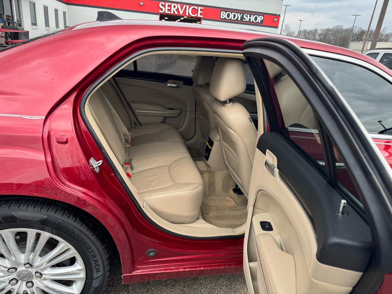 Chrysler 300 4dr Sdn V6 Limited AWD 2012