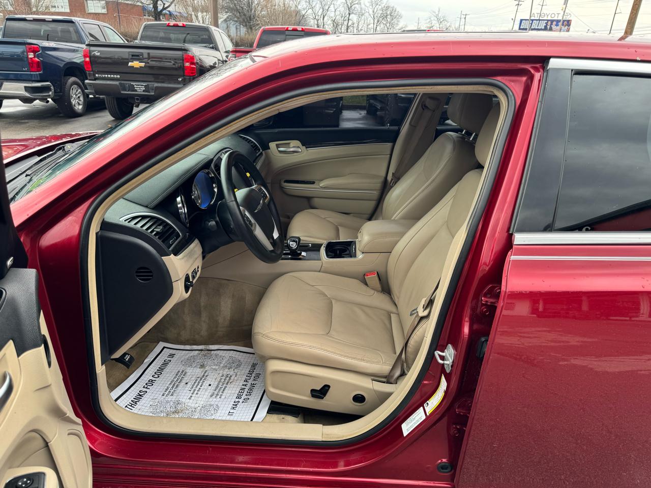 Chrysler 300 4dr Sdn V6 Limited AWD 2012