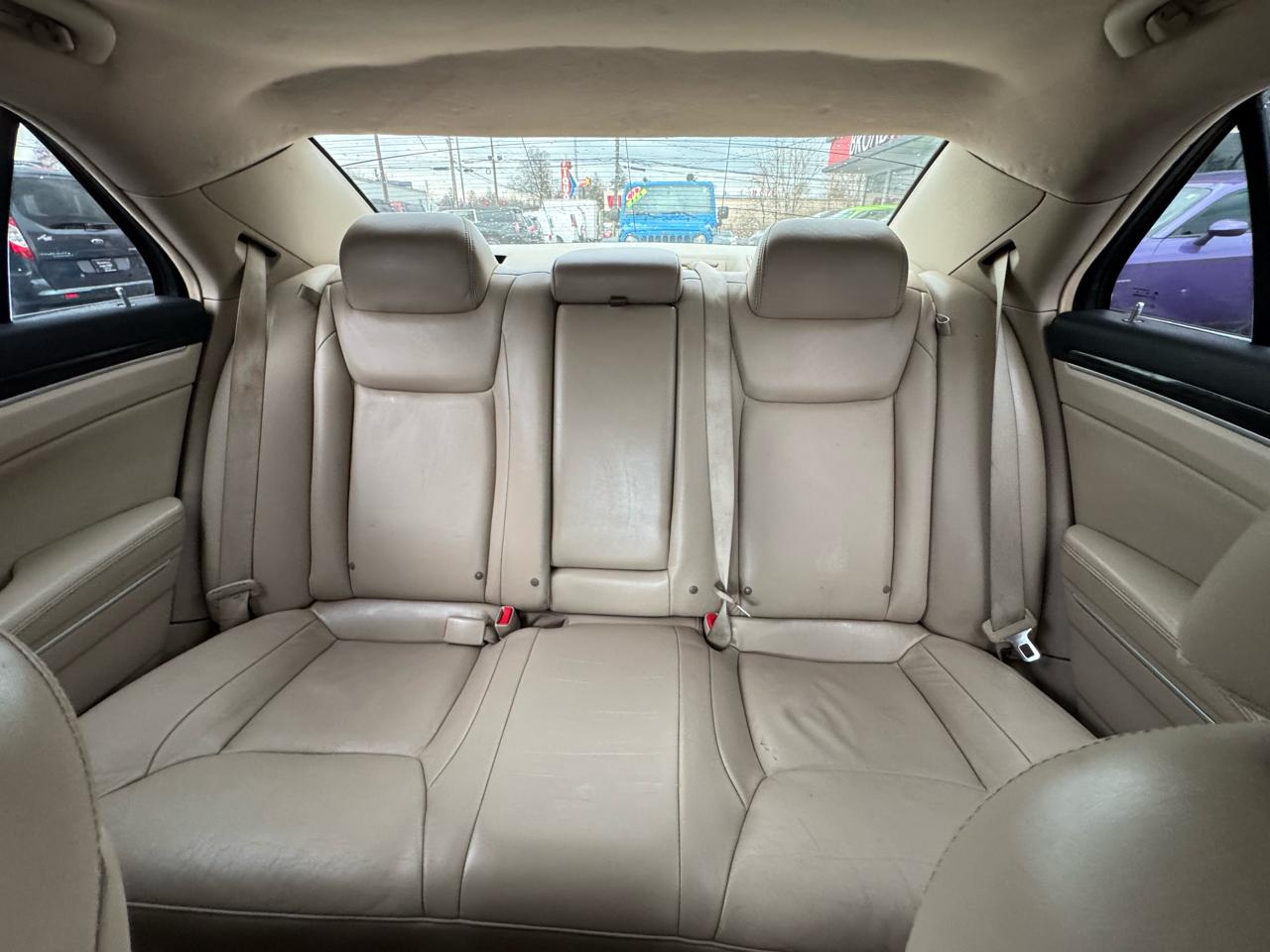 Chrysler 300 4dr Sdn V6 Limited AWD 2012