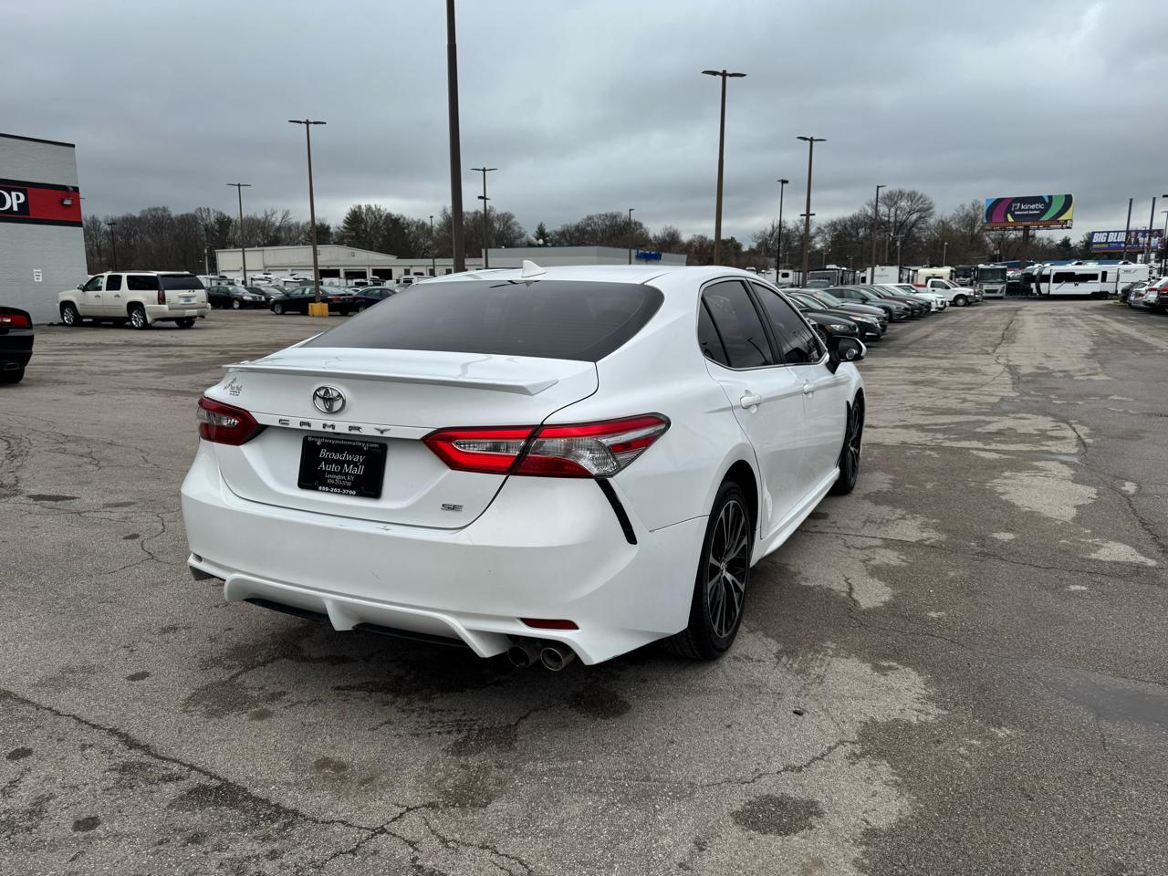 Toyota Camry SE Auto (Natl) 2020