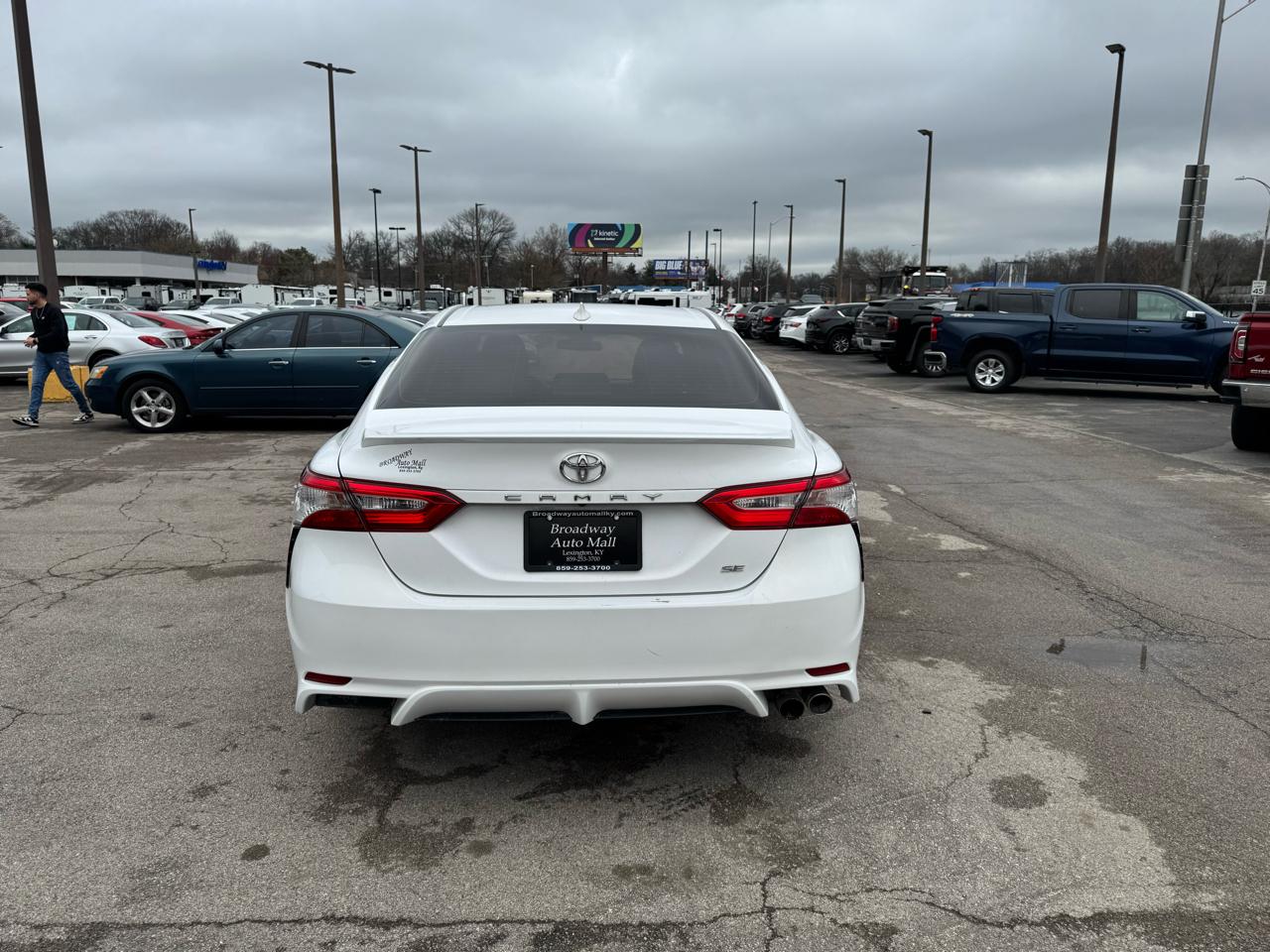 Toyota Camry SE Auto (Natl) 2020