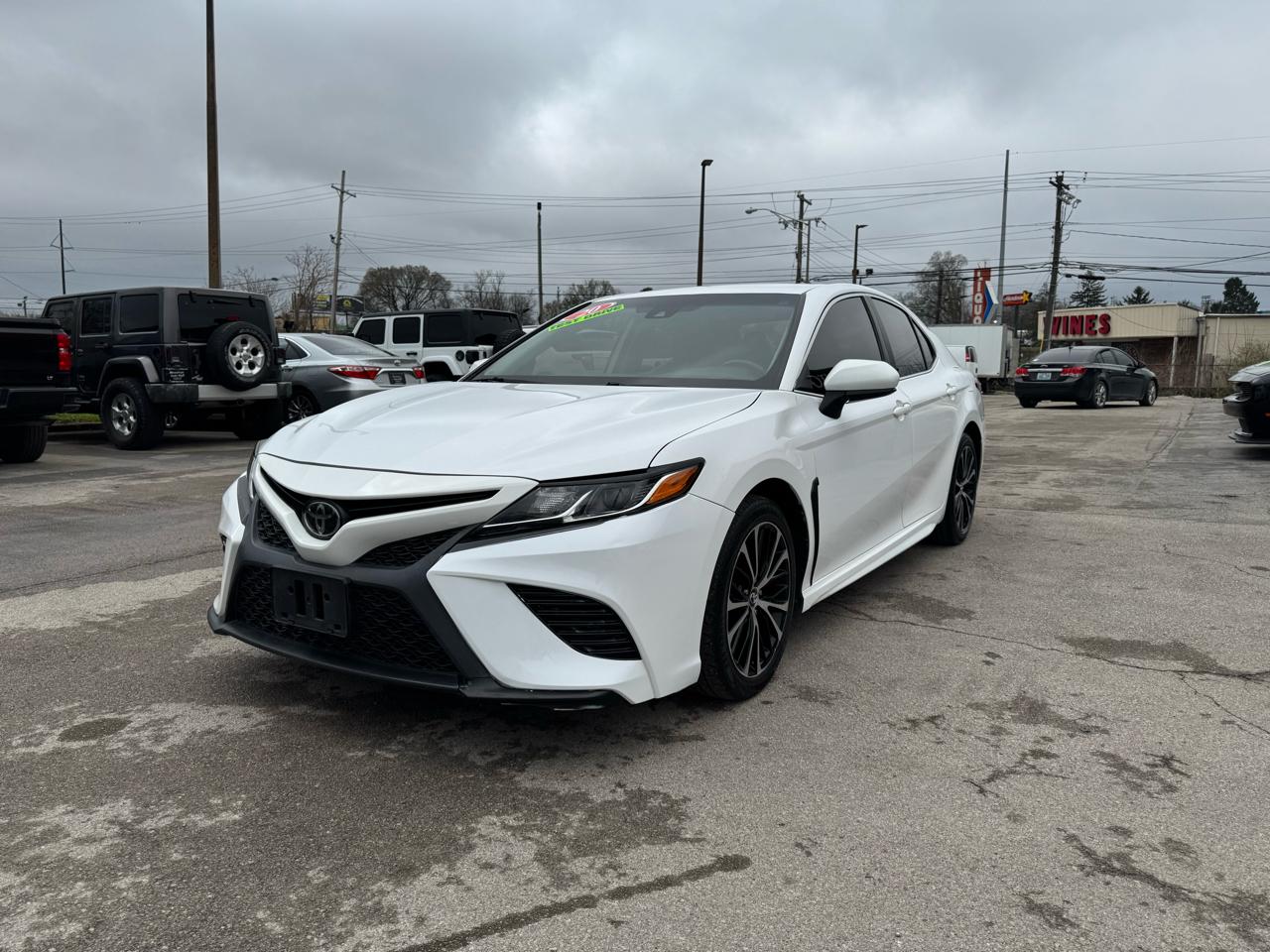 Toyota Camry SE Auto (Natl) 2020