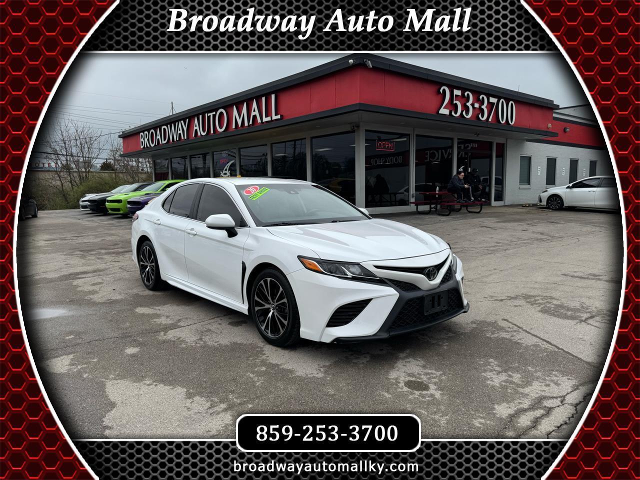 Toyota Camry SE Auto (Natl) 2020