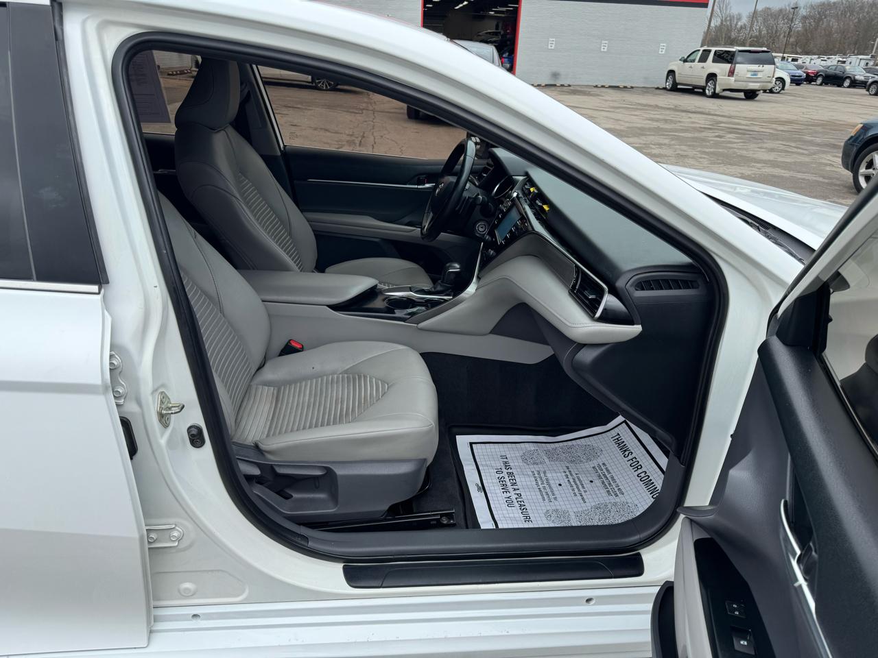 Toyota Camry SE Auto (Natl) 2020