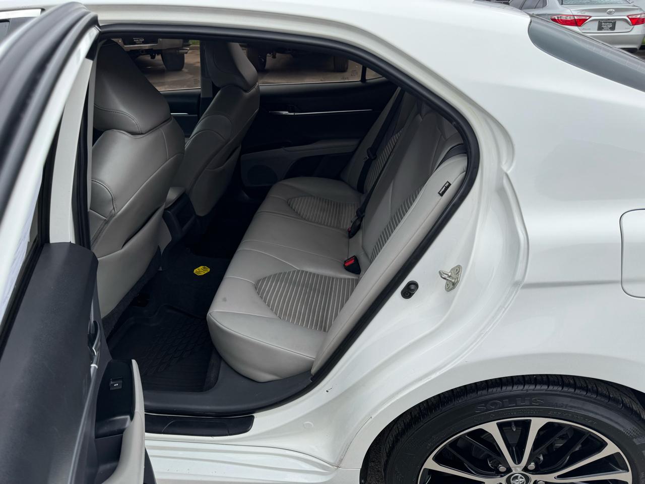 Toyota Camry SE Auto (Natl) 2020