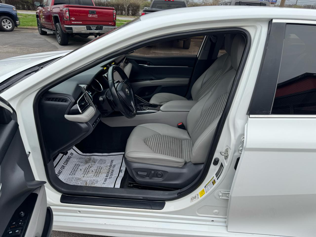 Toyota Camry SE Auto (Natl) 2020