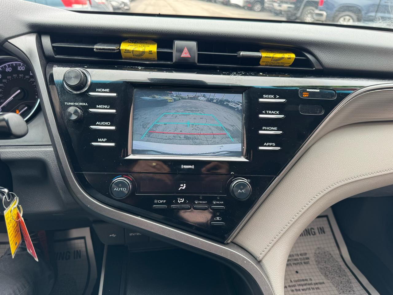 Toyota Camry SE Auto (Natl) 2020