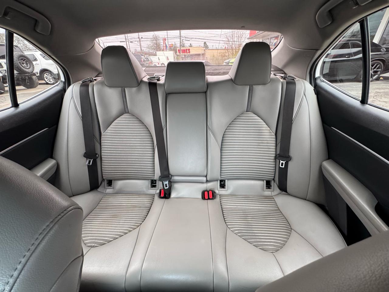 Toyota Camry SE Auto (Natl) 2020