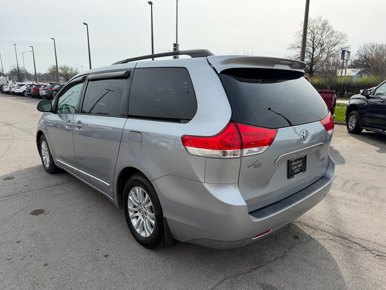 Toyota Sienna XLE 2014