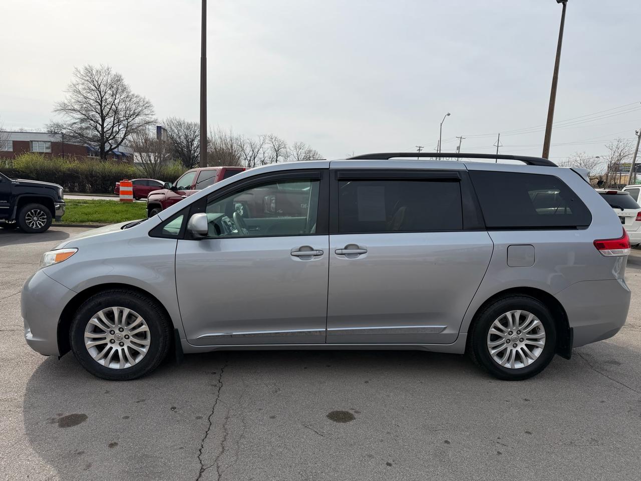 Toyota Sienna XLE 2014