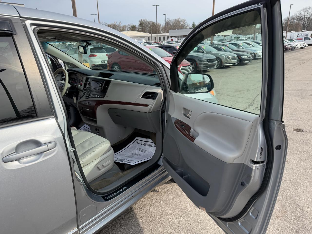 Toyota Sienna XLE 2014