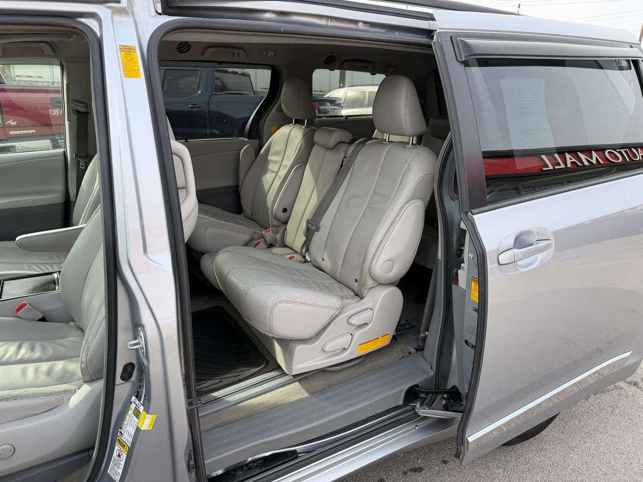 Toyota Sienna XLE 2014