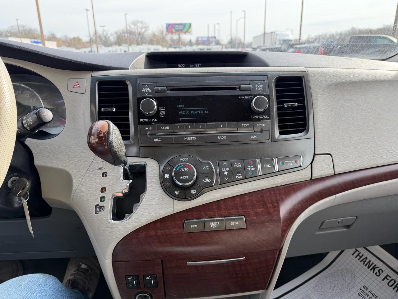 Toyota Sienna XLE 2014