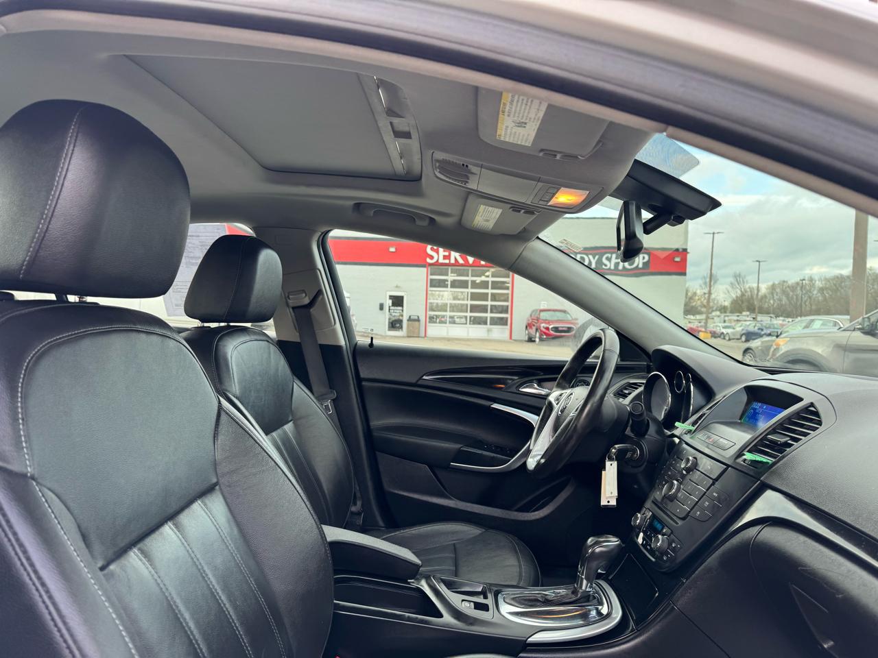 Buick Regal 4dr Sdn CXL RL5 (Russelsheim) *Ltd Avail* 2011