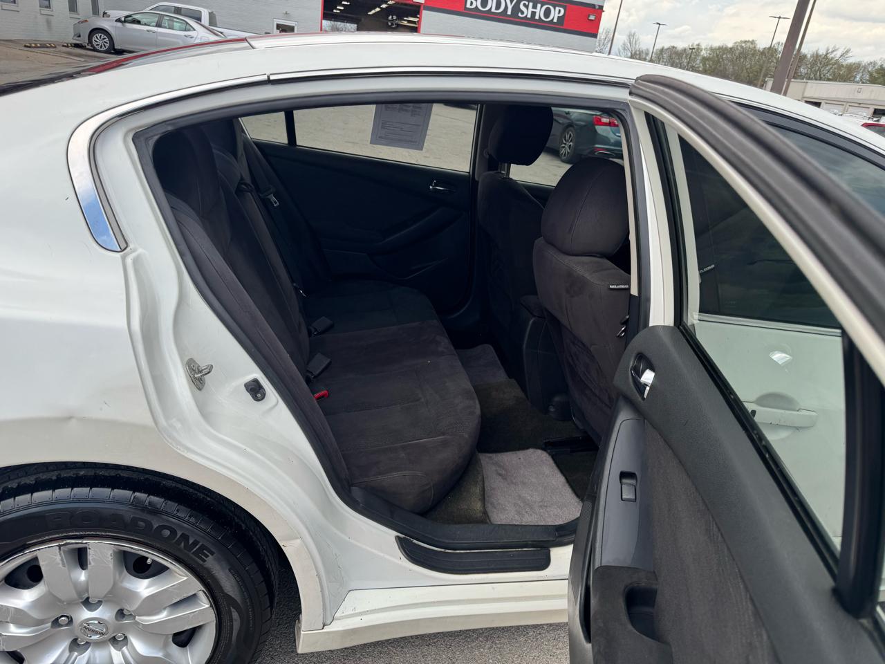 Nissan Altima 4dr Sdn I4 CVT 2.5 S 2012