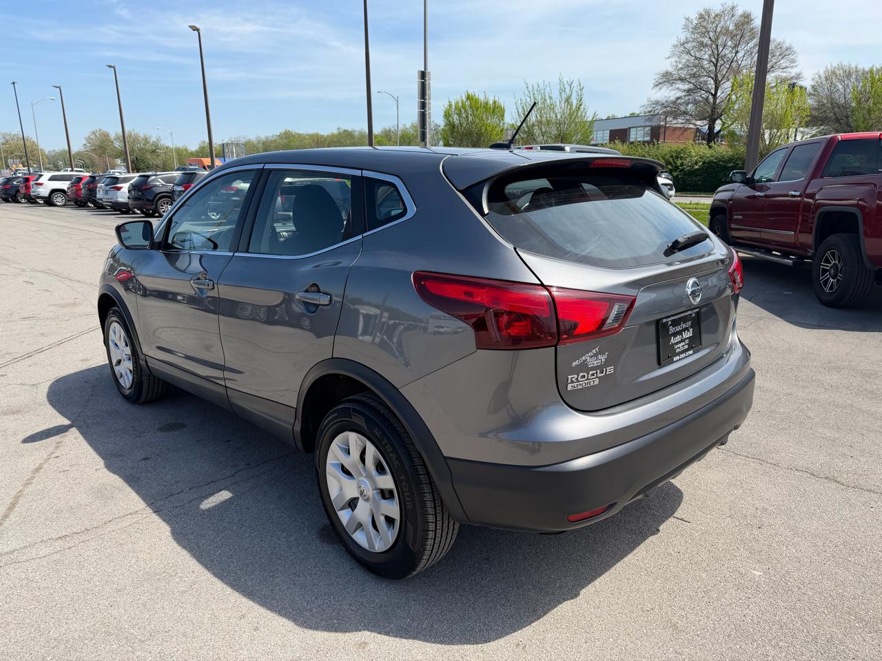 Nissan Rogue Sport S 2019