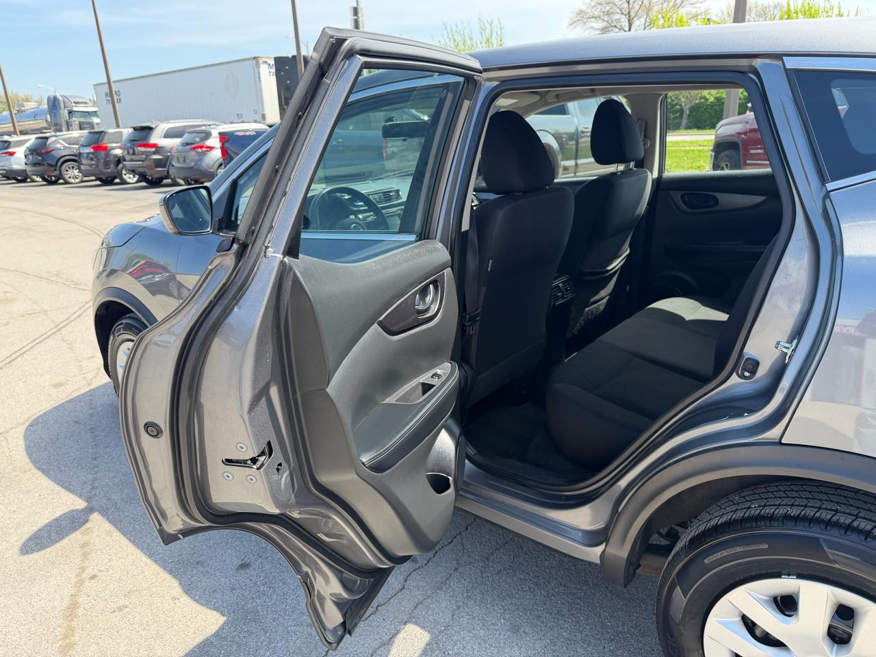 Nissan Rogue Sport S 2019