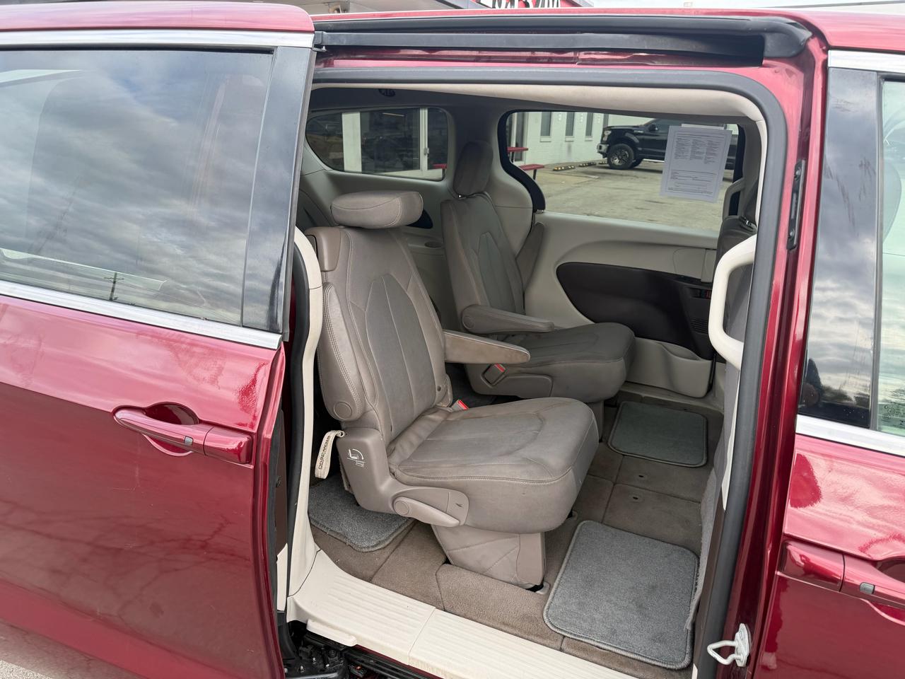 Chrysler Pacifica Touring FWD 2017