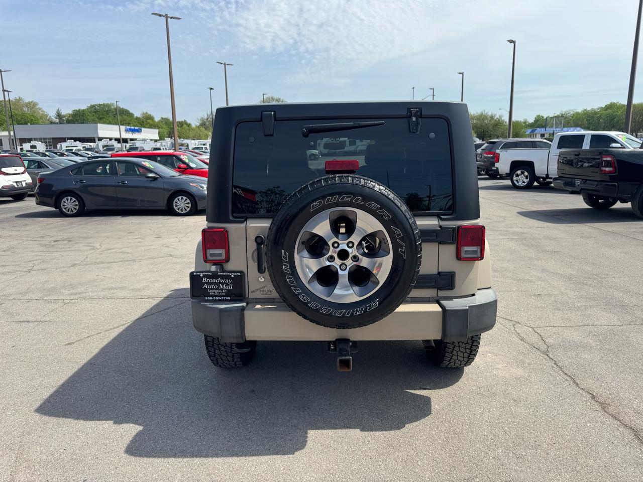 Jeep Wrangler Unlimited 4WD 4dr Sahara 2016