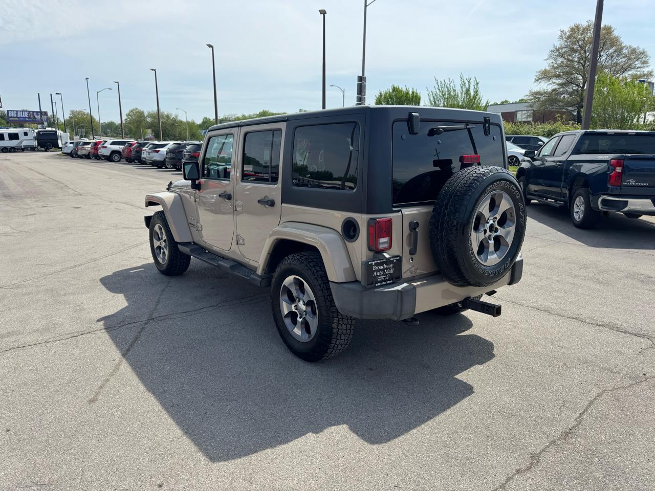 Jeep Wrangler Unlimited 4WD 4dr Sahara 2016