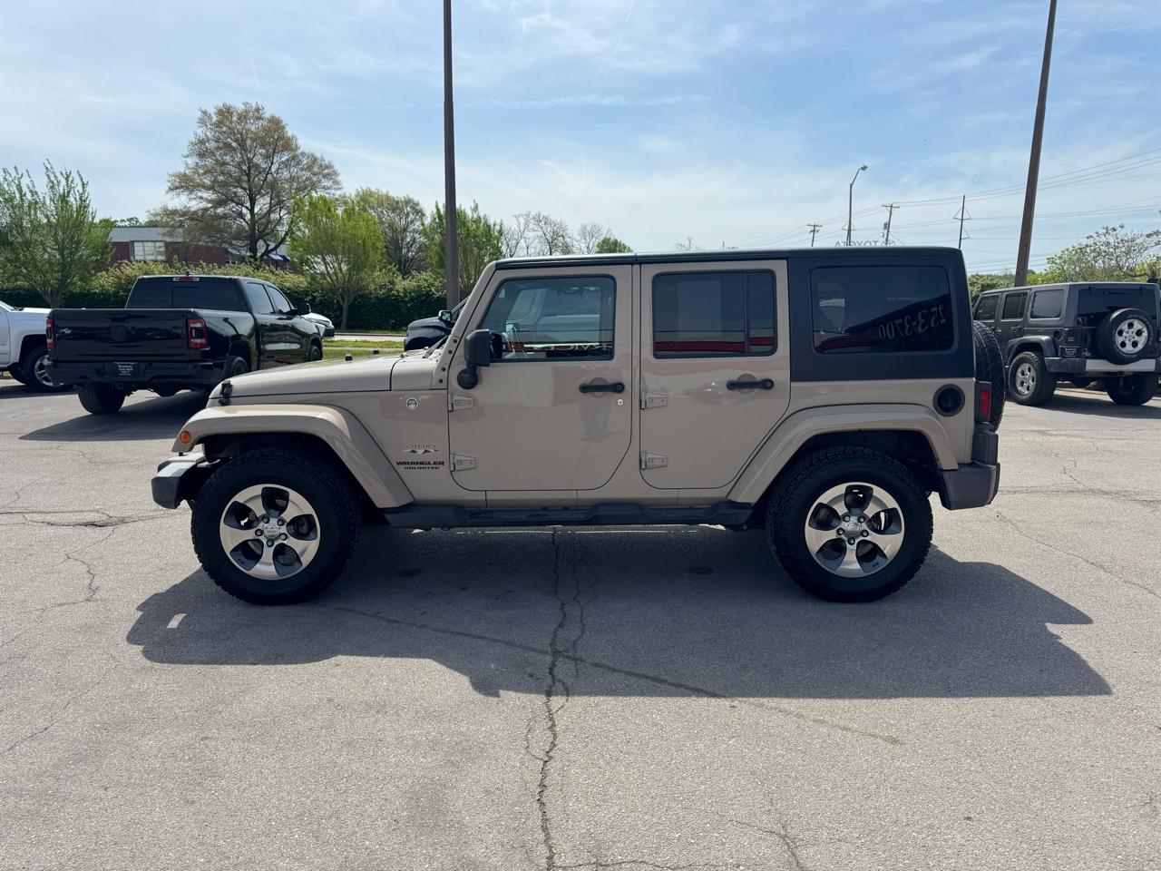 Jeep Wrangler Unlimited 4WD 4dr Sahara 2016