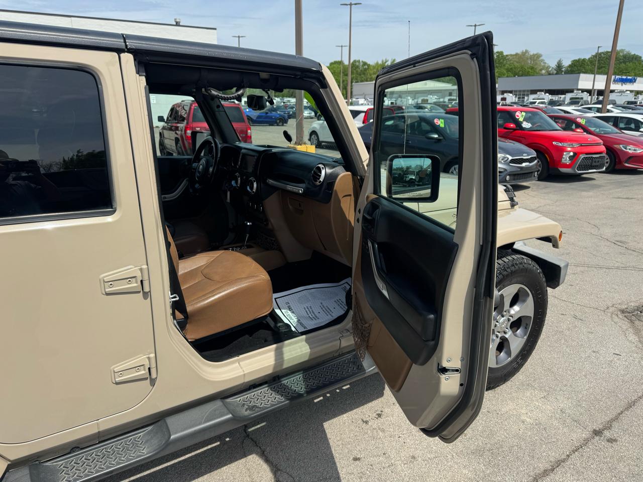 Jeep Wrangler Unlimited 4WD 4dr Sahara 2016