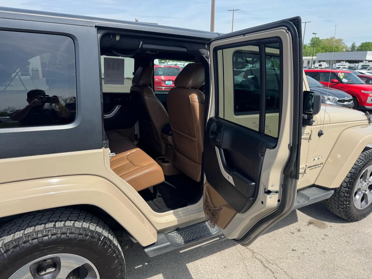 Jeep Wrangler Unlimited 4WD 4dr Sahara 2016