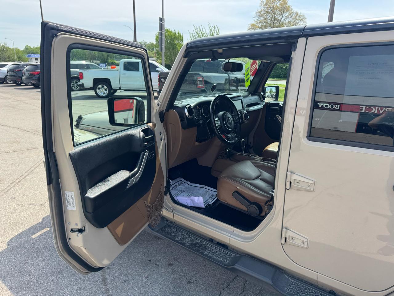 Jeep Wrangler Unlimited 4WD 4dr Sahara 2016