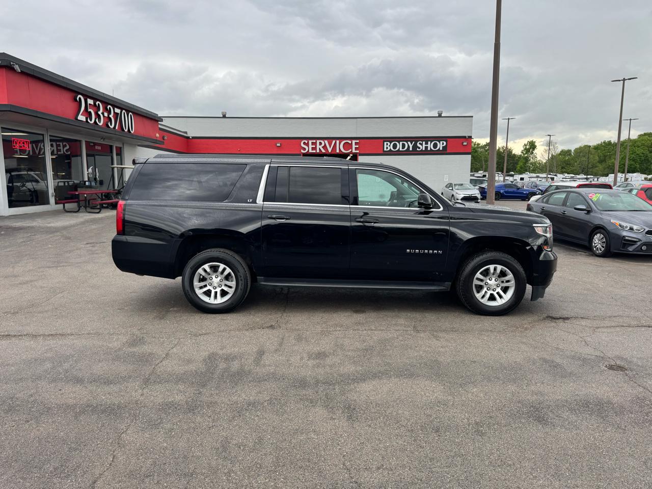 Chevrolet Suburban 4WD 4dr 1500 LT 2019