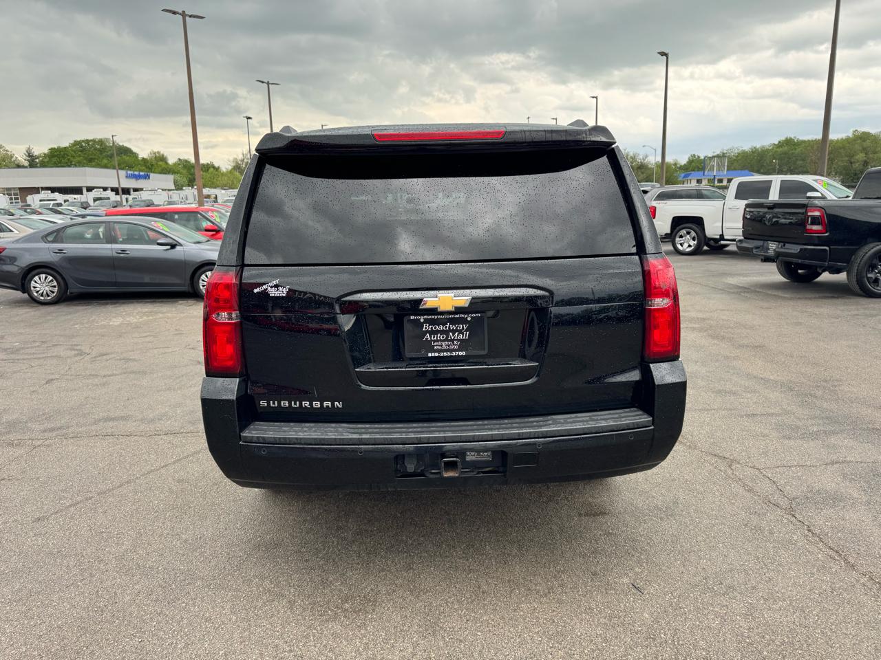 Chevrolet Suburban 4WD 4dr 1500 LT 2019