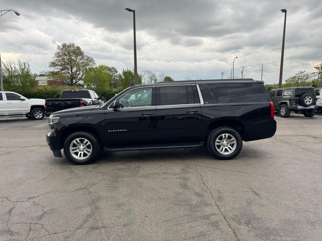 Chevrolet Suburban 4WD 4dr 1500 LT 2019