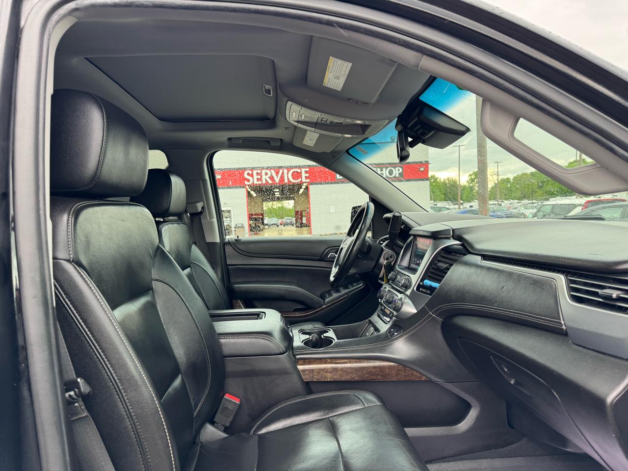 Chevrolet Suburban 4WD 4dr 1500 LT 2019