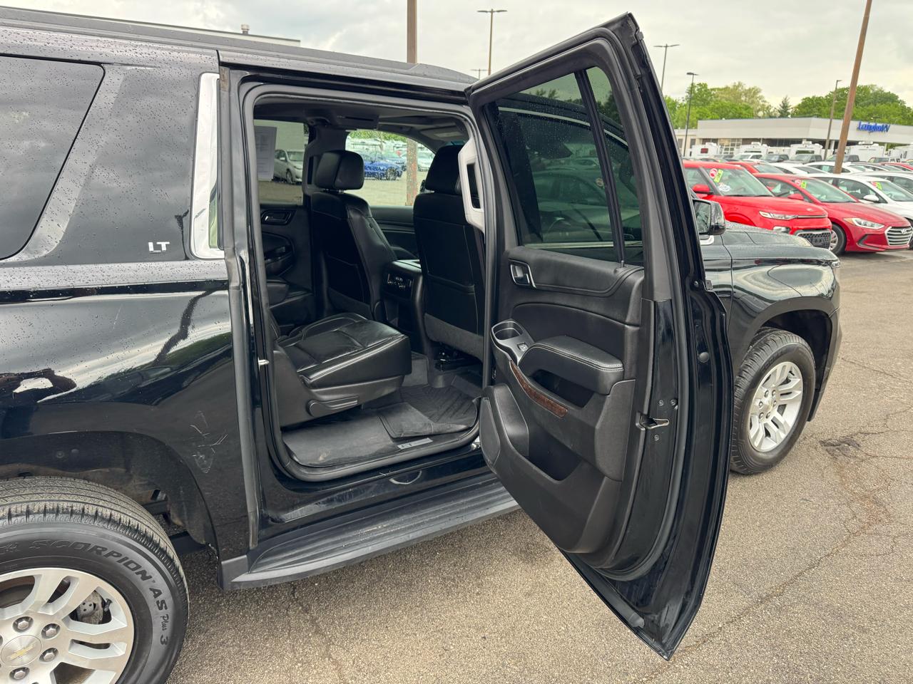 Chevrolet Suburban 4WD 4dr 1500 LT 2019