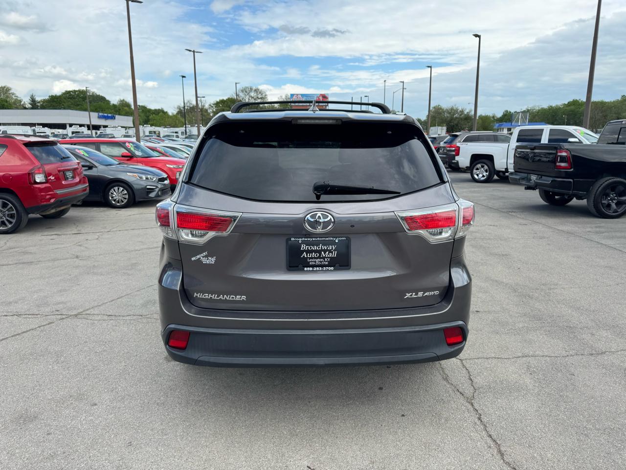 Toyota Highlander AWD 4dr V6 XLE (Natl) 2015