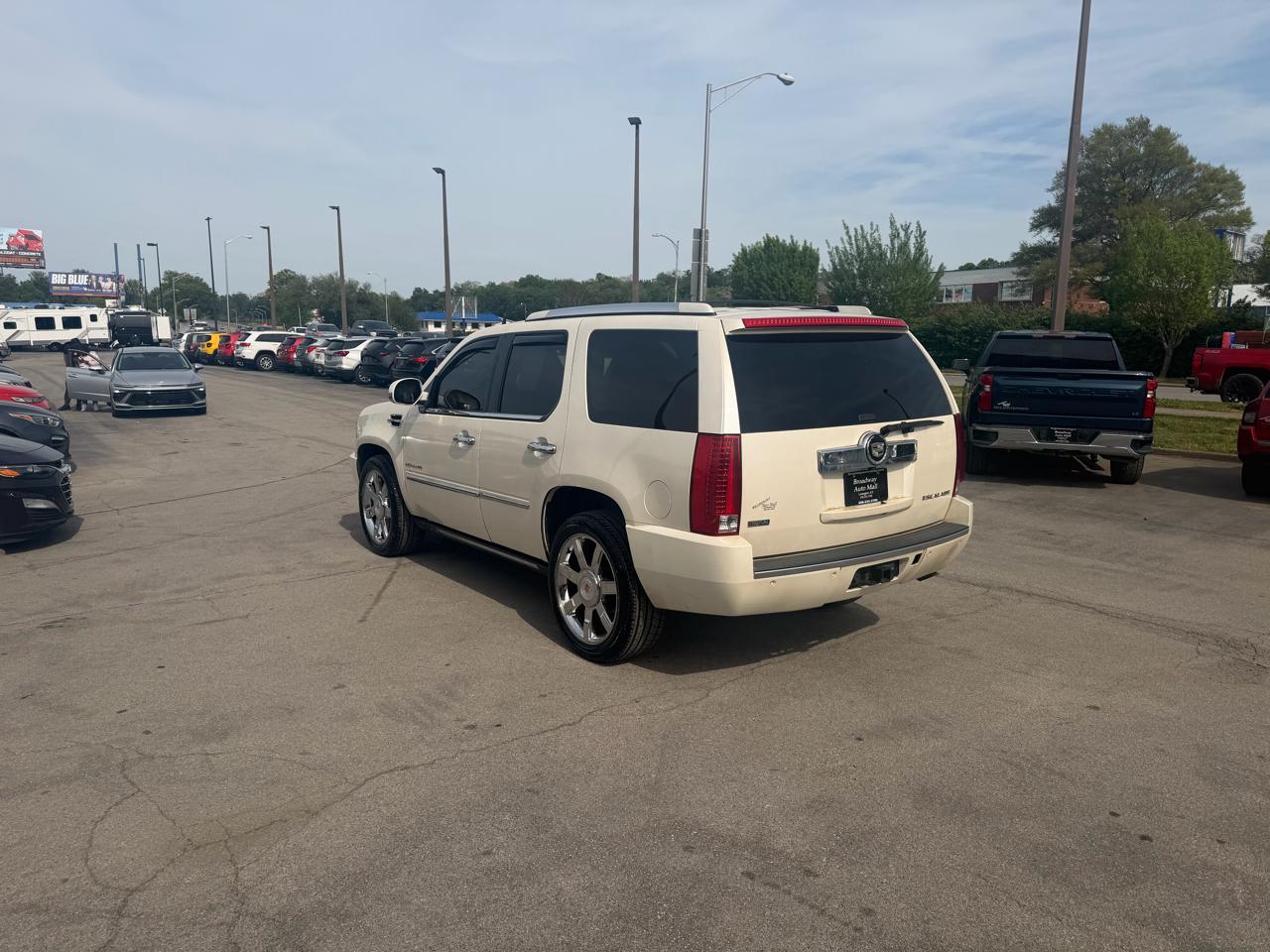 Cadillac Escalade AWD 4dr Premium 2010