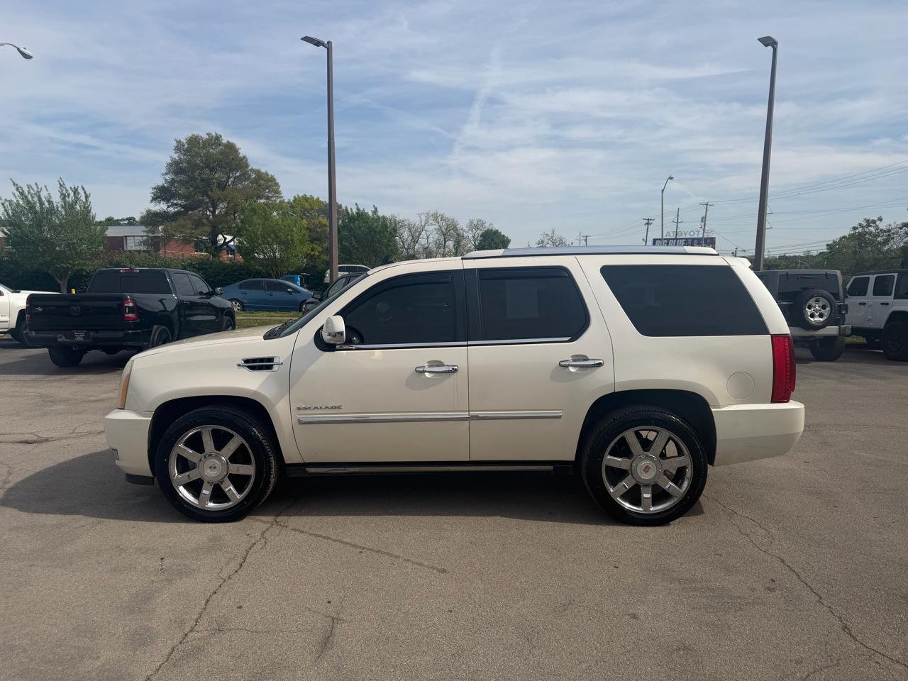 Cadillac Escalade AWD 4dr Premium 2010