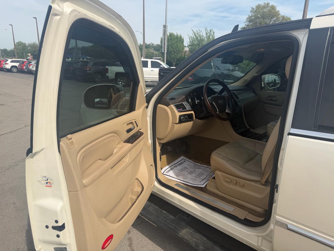 Cadillac Escalade AWD 4dr Premium 2010