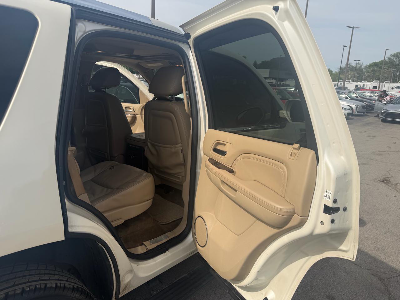 Cadillac Escalade AWD 4dr Premium 2010