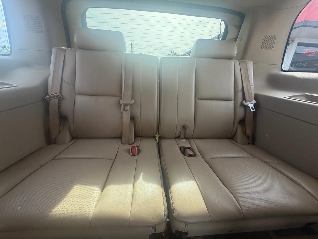 Cadillac Escalade AWD 4dr Premium 2010