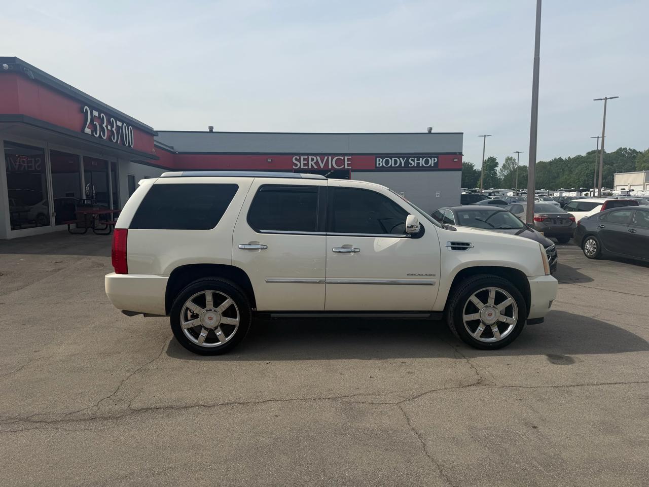 Cadillac Escalade AWD 4dr Premium 2010