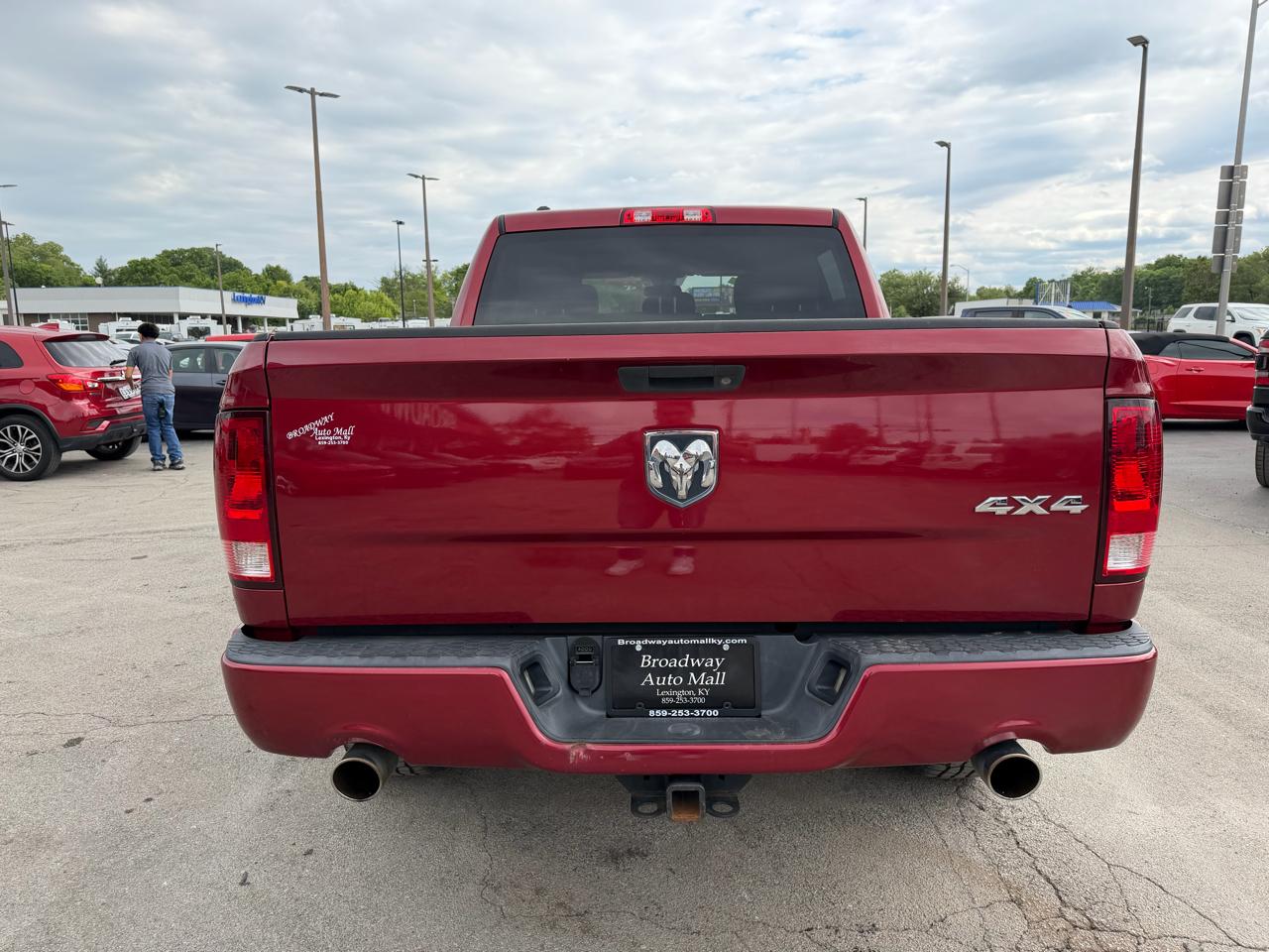 RAM 1500 4WD Crew Cab 140.5" Express 2013