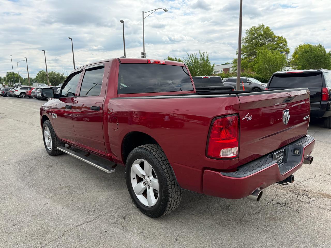 RAM 1500 4WD Crew Cab 140.5" Express 2013