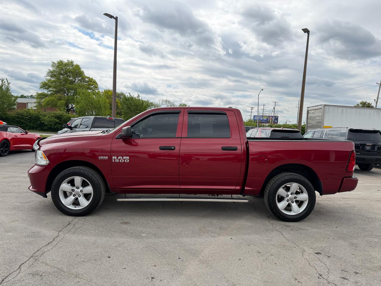 RAM 1500 4WD Crew Cab 140.5" Express 2013