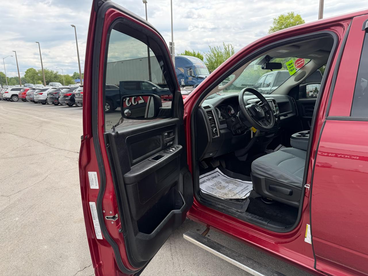 RAM 1500 4WD Crew Cab 140.5" Express 2013