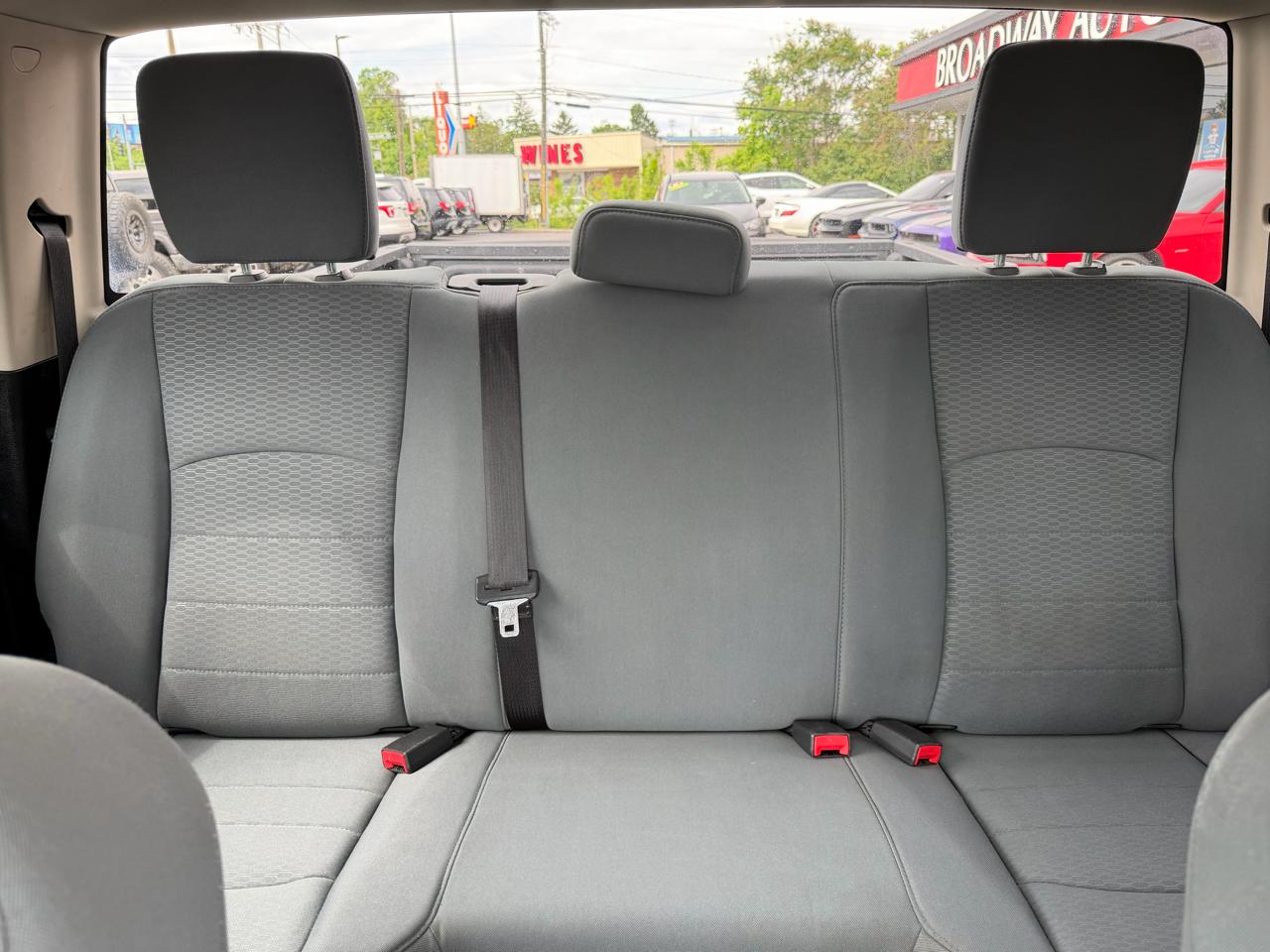 RAM 1500 4WD Crew Cab 140.5" Express 2013