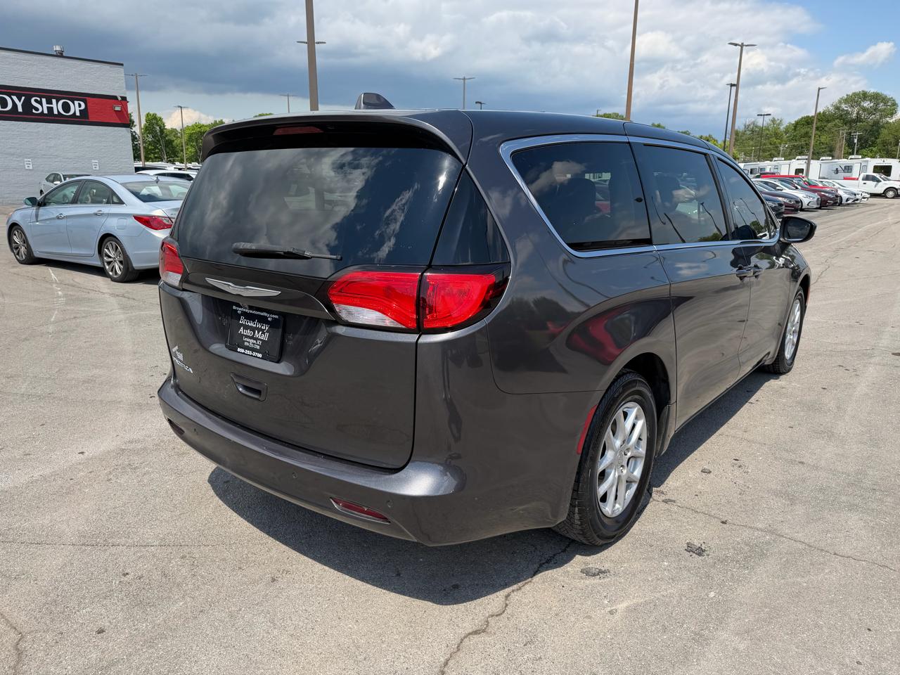 Chrysler Pacifica Touring 2017