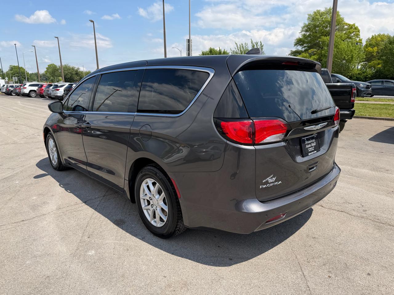 Chrysler Pacifica Touring 2017