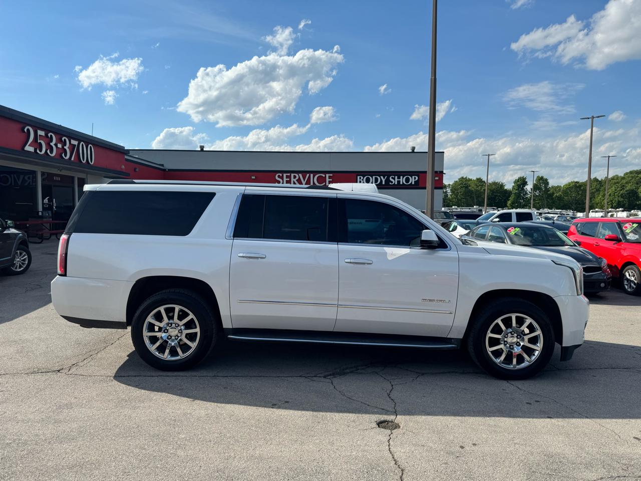GMC Yukon XL 4WD 4dr Denali 2017
